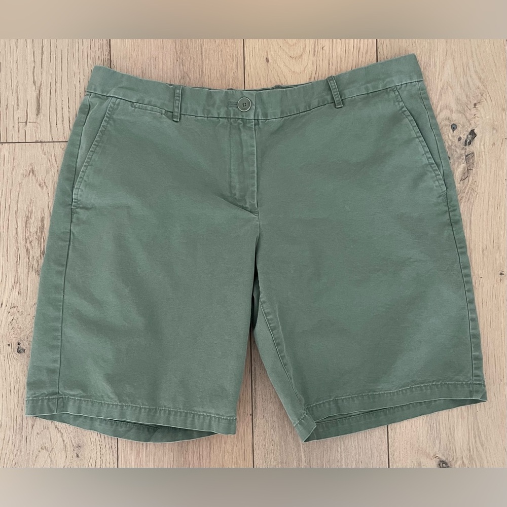 GAP SIZE 12 KHAKIS SHORTS